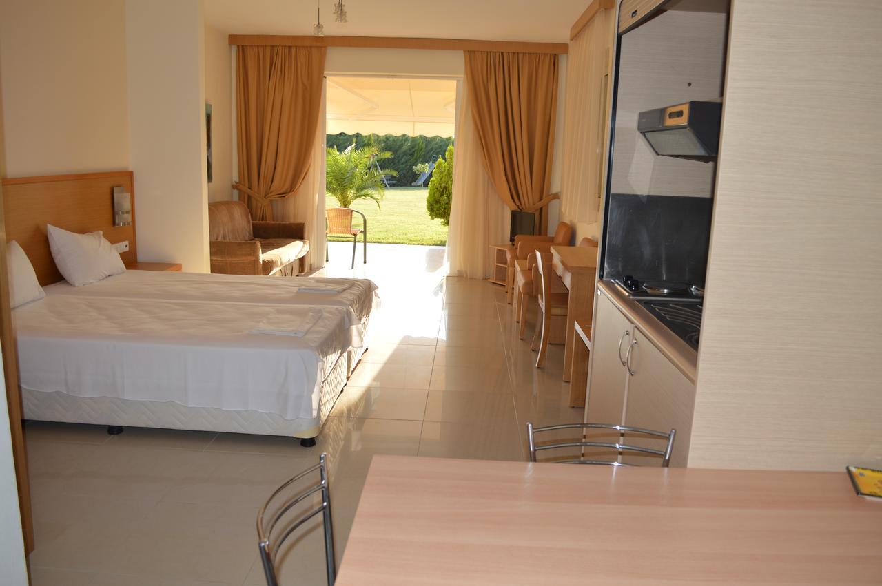 Aparthotel Alex House Zacharo Exterior foto